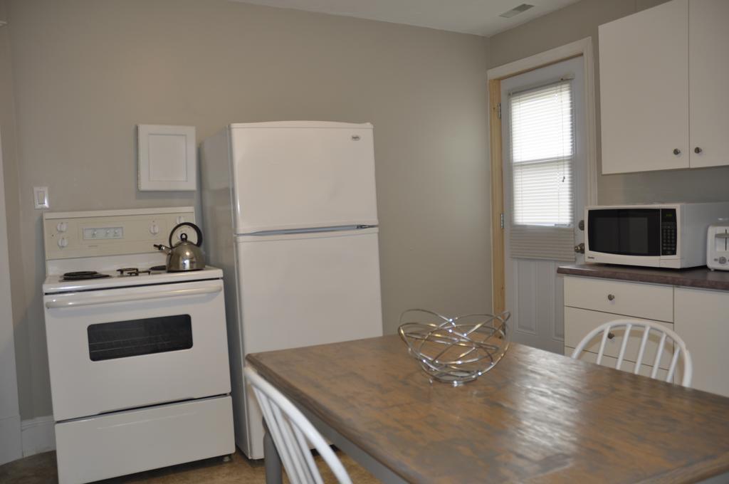 Moncton Suites - Apartments Across Georges Dumont Bagian luar foto