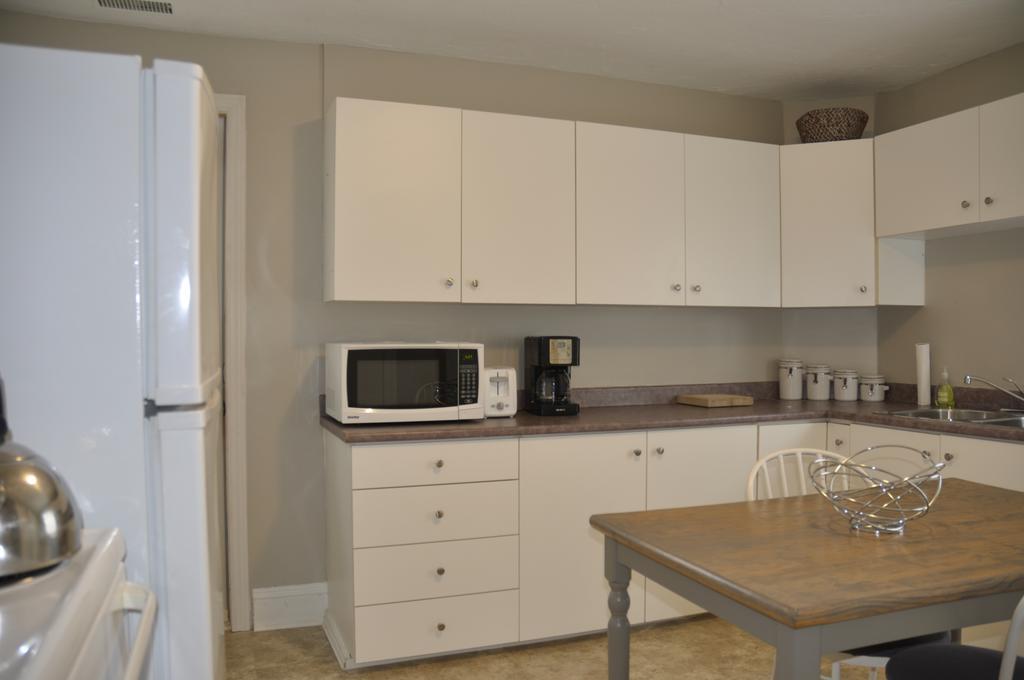 Moncton Suites - Apartments Across Georges Dumont Bagian luar foto