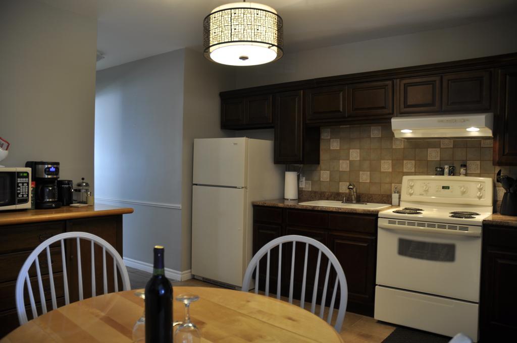 Moncton Suites - Apartments Across Georges Dumont Bagian luar foto