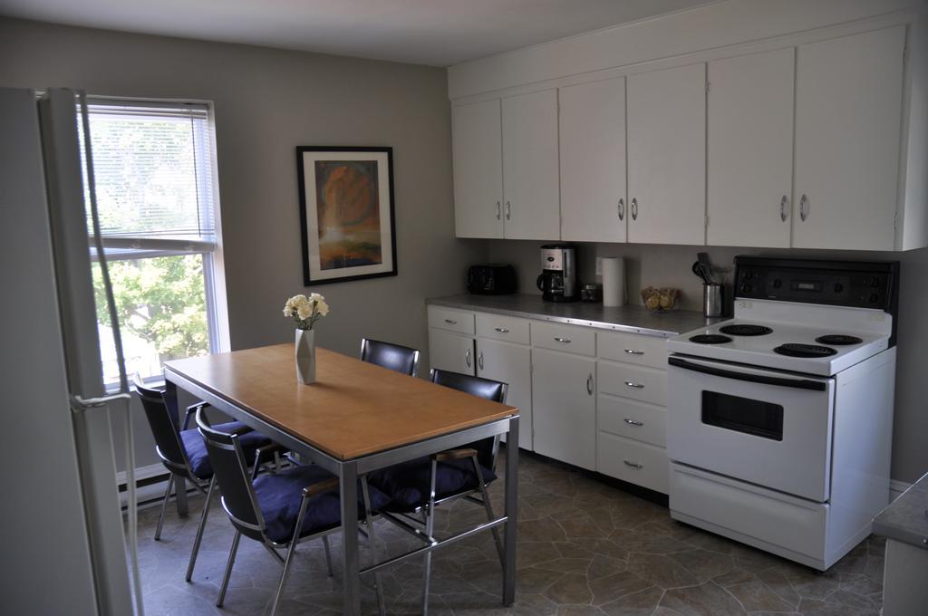 Moncton Suites - Apartments Across Georges Dumont Bagian luar foto