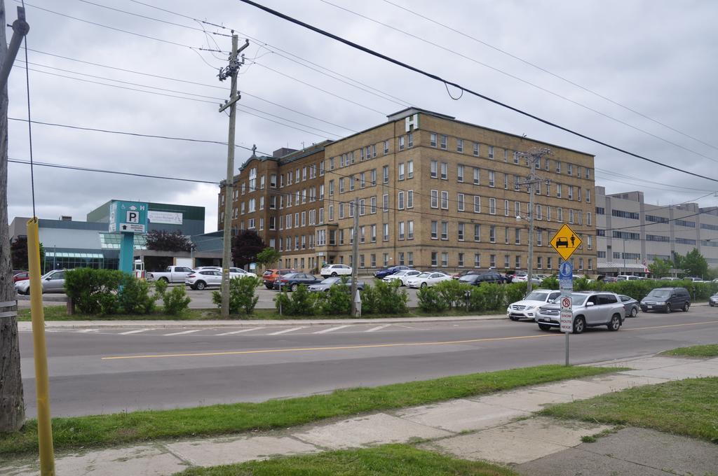 Moncton Suites - Apartments Across Georges Dumont Bagian luar foto