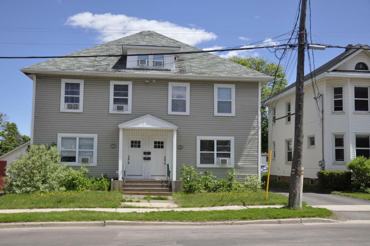 Moncton Suites - Apartments Across Georges Dumont Bagian luar foto