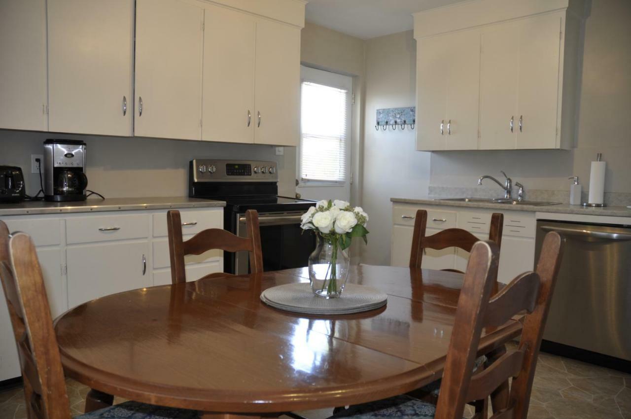 Moncton Suites - Apartments Across Georges Dumont Bagian luar foto