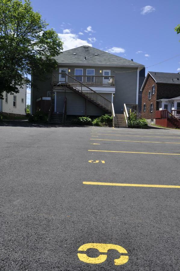 Moncton Suites - Apartments Across Georges Dumont Bagian luar foto